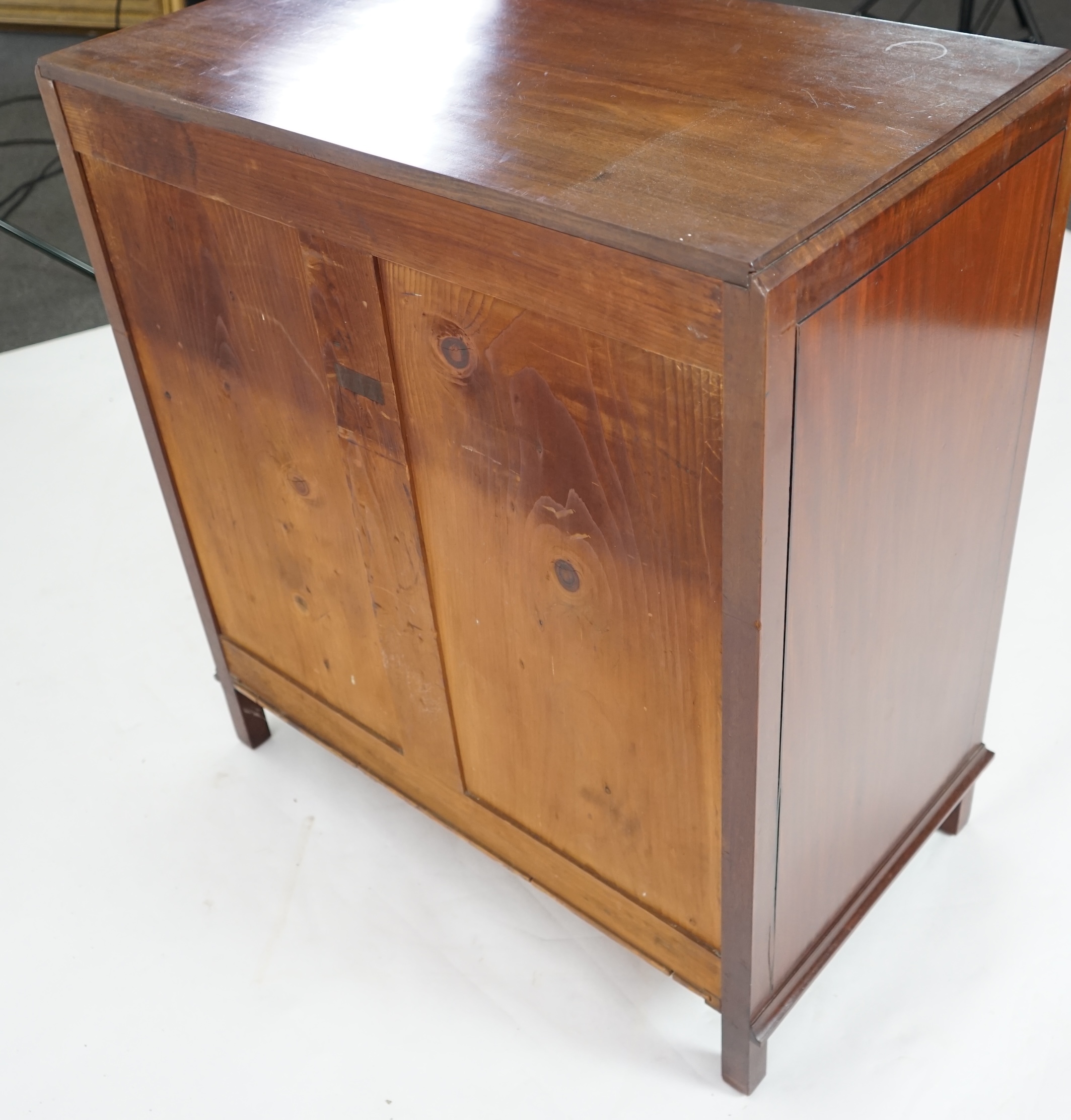 Gordon Russell, Russell Workshops, Broadway, Worcs. A 1920's mahogany and cedar chest